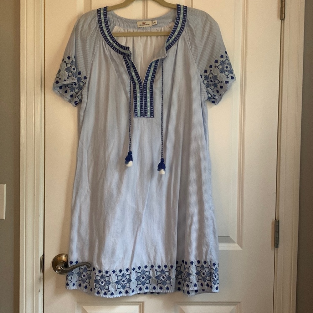 Vineyard vines blue striped dress size medium excellent condition barely worn!